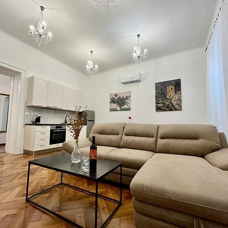 Lux Apartmans พูลา ภายนอก รูปภาพ
