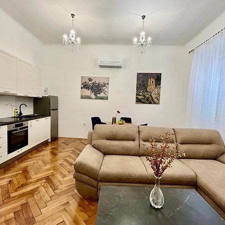 Lux Apartmans พูลา ภายนอก รูปภาพ