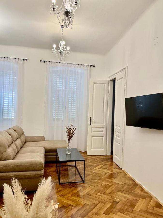 Lux Apartmans Apartment พูลา ภายนอก รูปภาพ