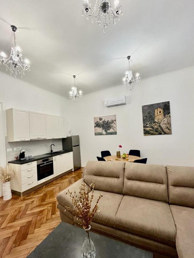 Lux Apartmans พูลา ภายนอก รูปภาพ