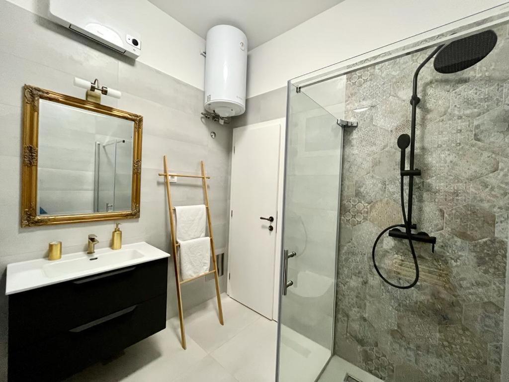 Lux Apartmans Apartment พูลา ภายนอก รูปภาพ