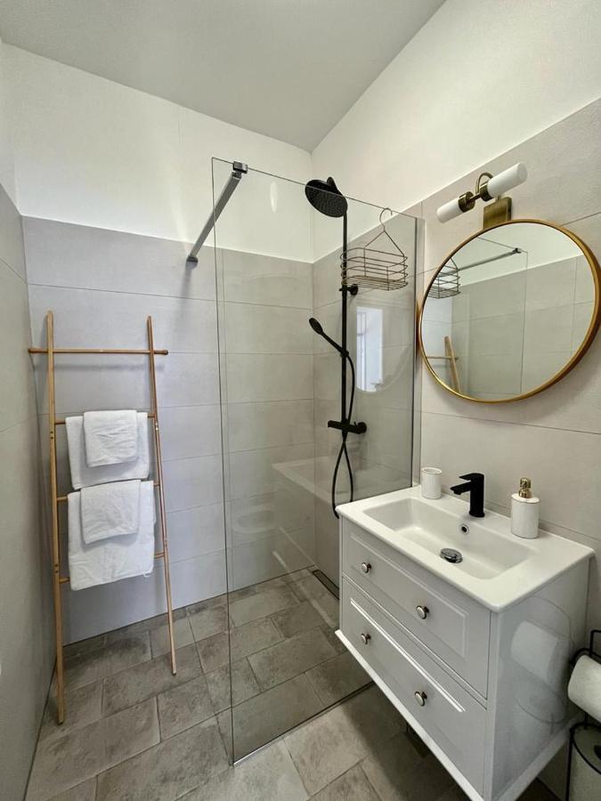Lux Apartmans พูลา ภายนอก รูปภาพ