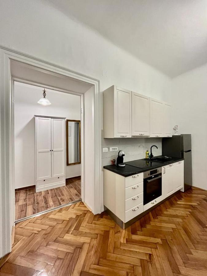 Lux Apartmans พูลา ภายนอก รูปภาพ