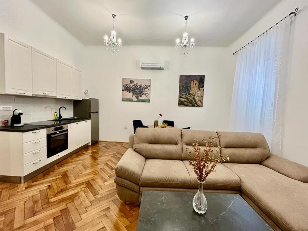 Lux Apartmans Apartment พูลา ภายนอก รูปภาพ