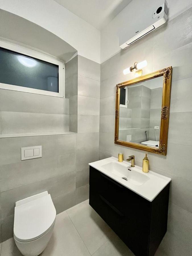 Lux Apartmans Apartment พูลา ภายนอก รูปภาพ