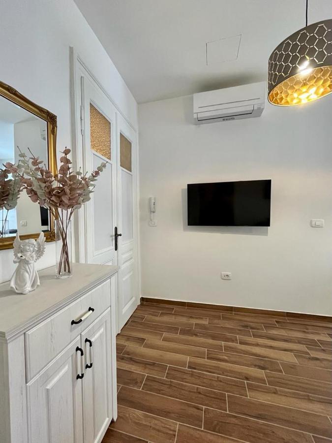 Lux Apartmans พูลา ภายนอก รูปภาพ