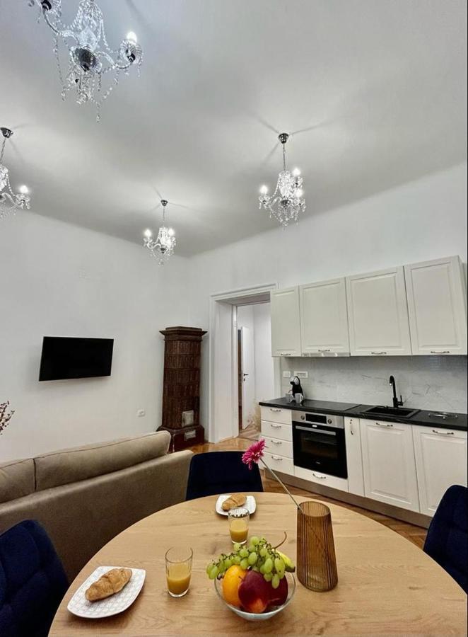 Lux Apartmans Apartment พูลา ภายนอก รูปภาพ